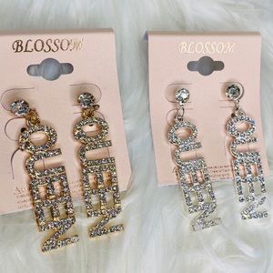 👑QUEEN 👑 drop earrings